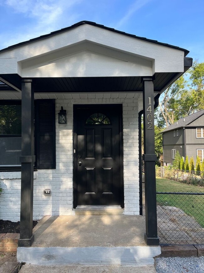 Building Photo - Desirable East Nashville Farmhouse