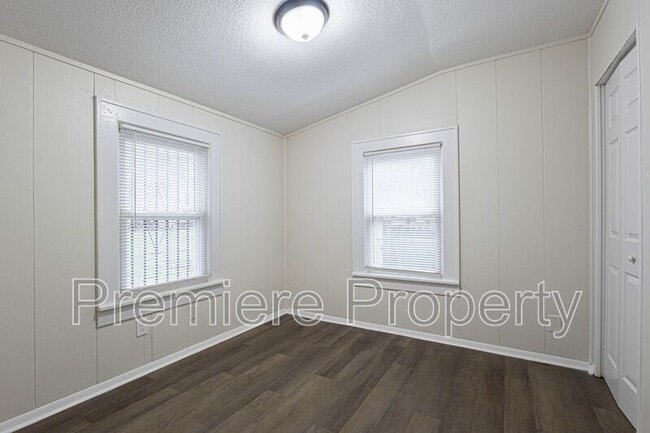 Building Photo - 334 W Sea Ave