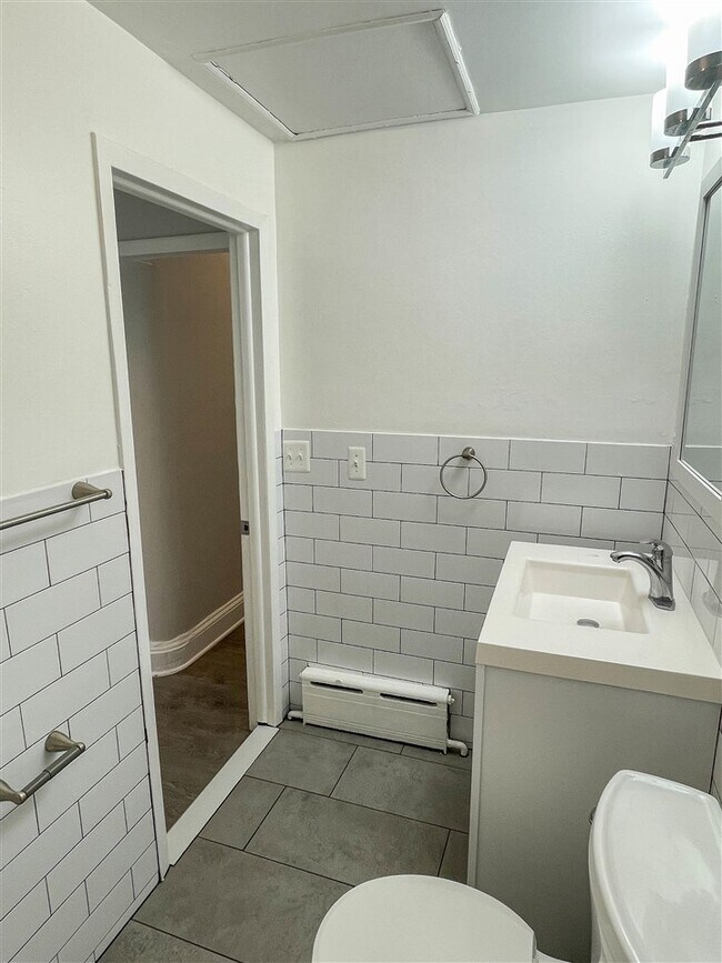 Building Photo - 426 13th St