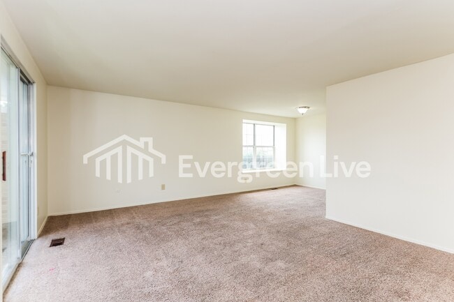 Building Photo - 5887 Troy Villa Blvd