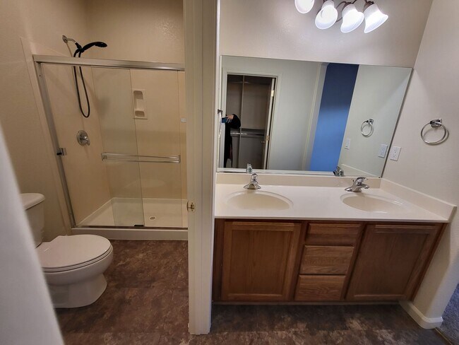 Building Photo - 1267 Quail Run Dr