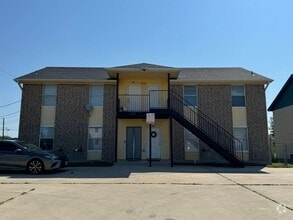 Building Photo - 1712 Benttree Dr