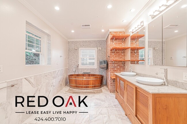 Building Photo - 2421 California Ave