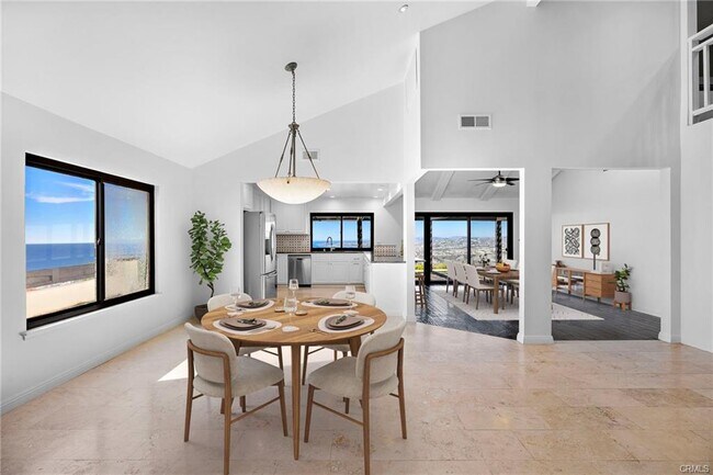 Building Photo - 643 Vista Valinda