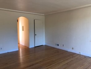 Building Photo - Old SW Reno Remodeled Duplex