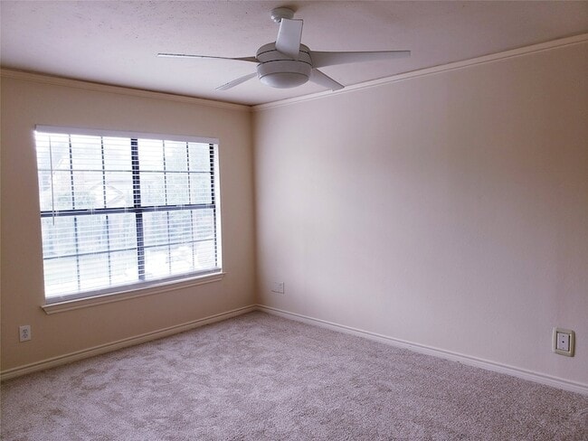 Building Photo - 1502 Villars St