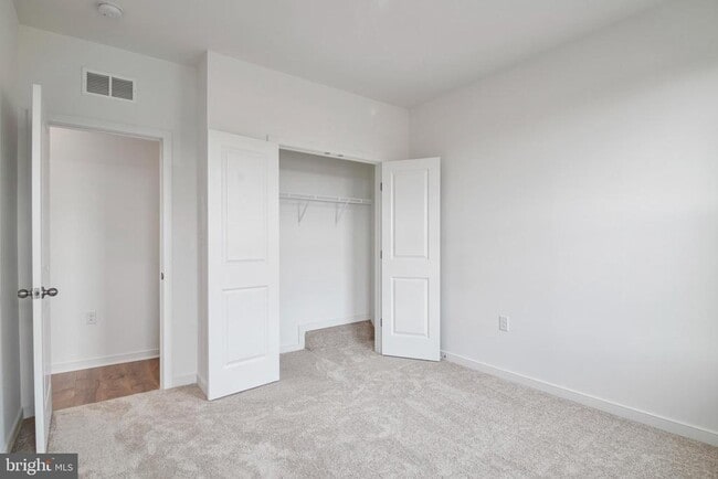 Building Photo - 20935 Bluebird Sq