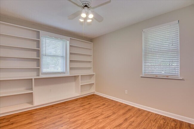 Building Photo - 608 Cedarwood Ct