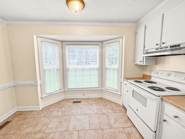 Building Photo - Beautiful 3-BR, 2-Bath home