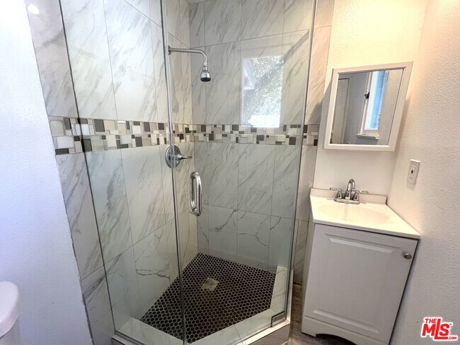Building Photo - 1828 S Gramercy Pl