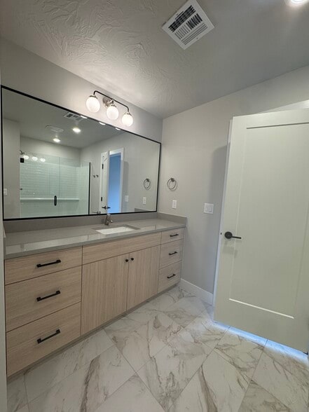 Building Photo - 3990 E Fossil Way