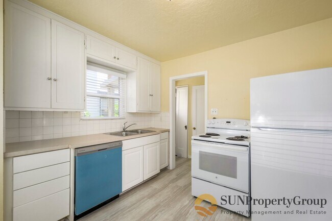 Building Photo - Newly Updated Liberty Wells Duplex!!