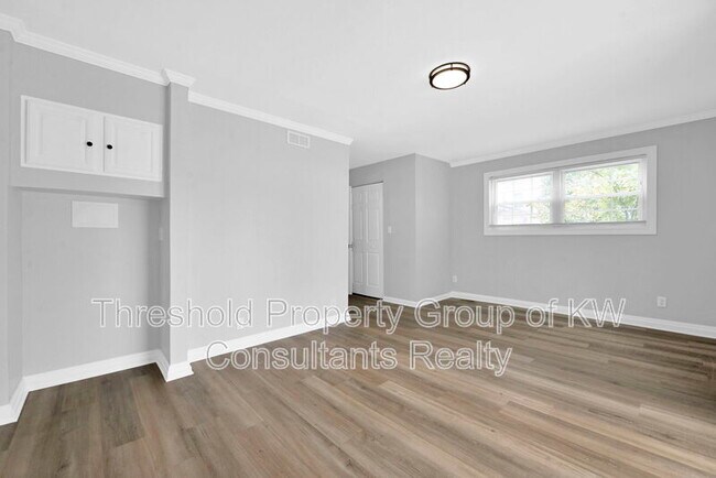 Building Photo - 342 E Morrill Ave