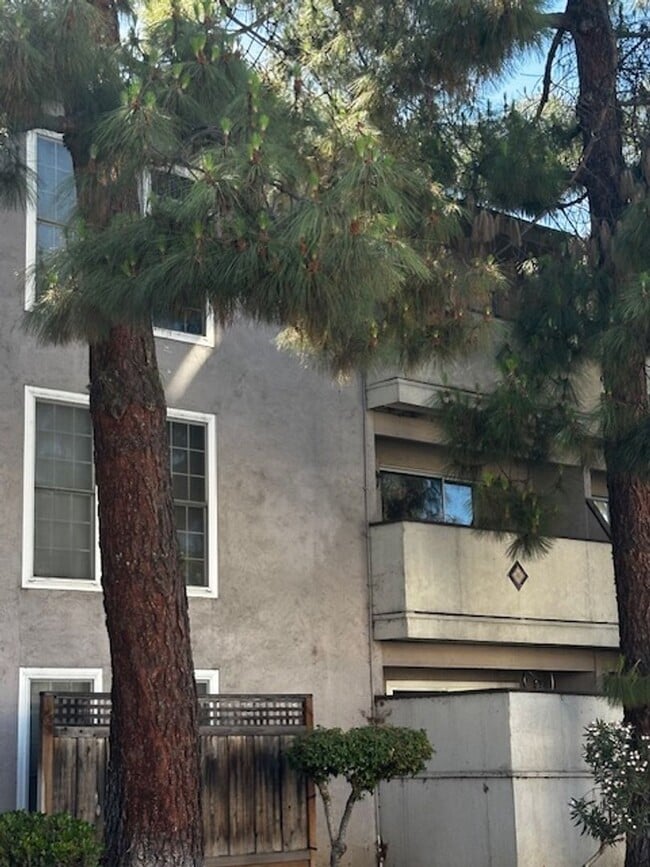 Building Photo - Beautifully remodeled 1 bedroom & 1 bath unit in the heart of Concord