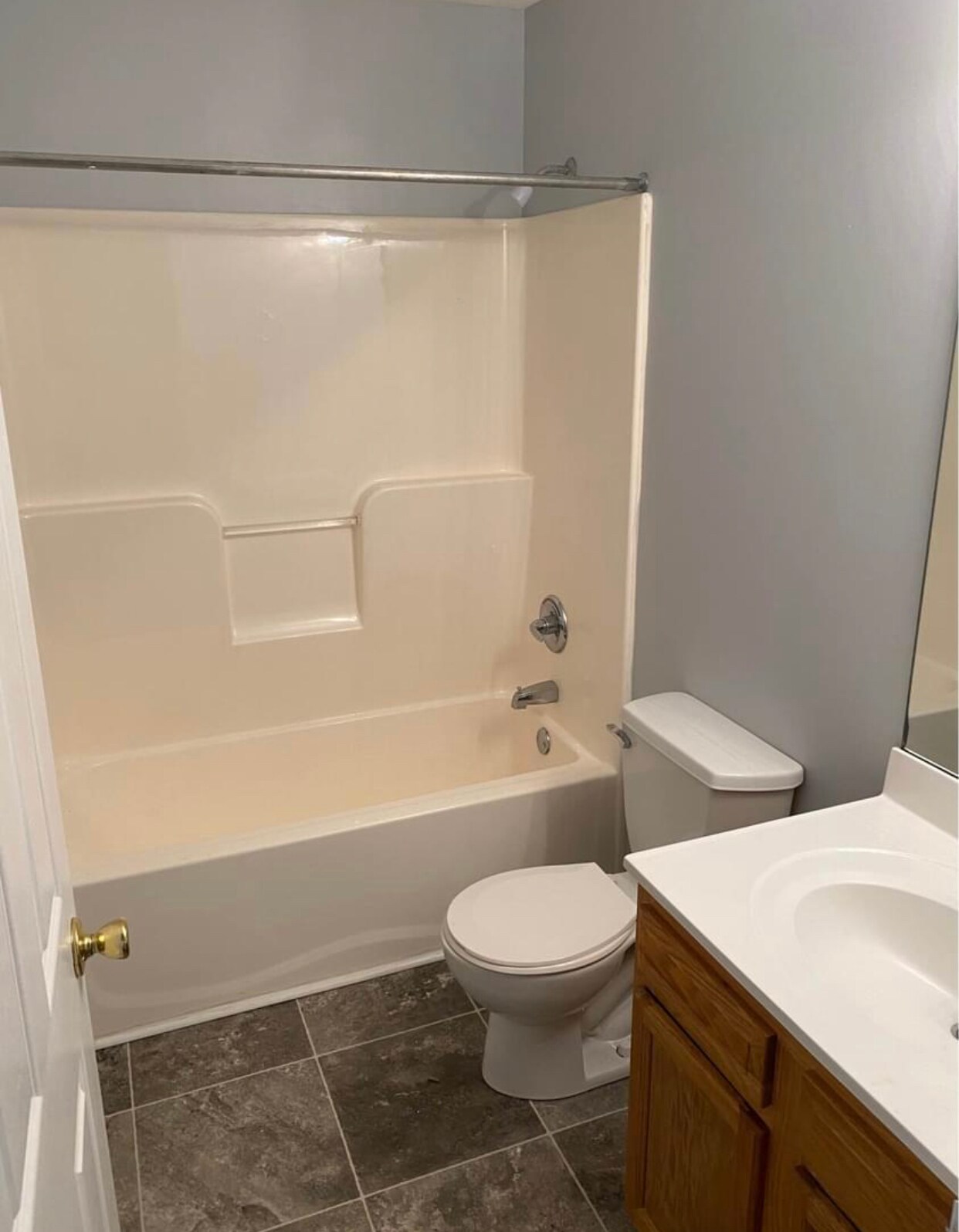 Bath #2 - 106 Kenilworth Ct