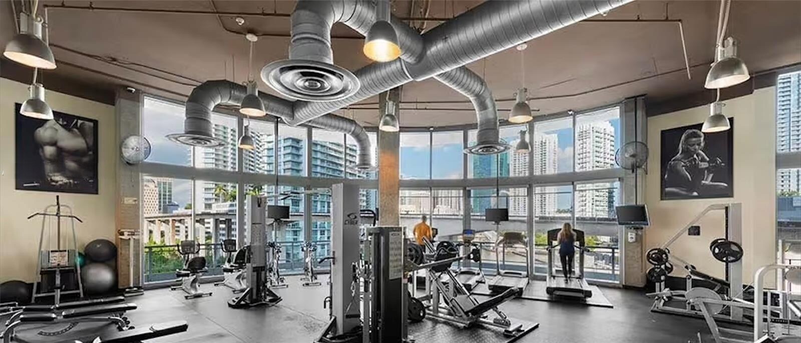 Building Photo - 690 SW 1st Ct