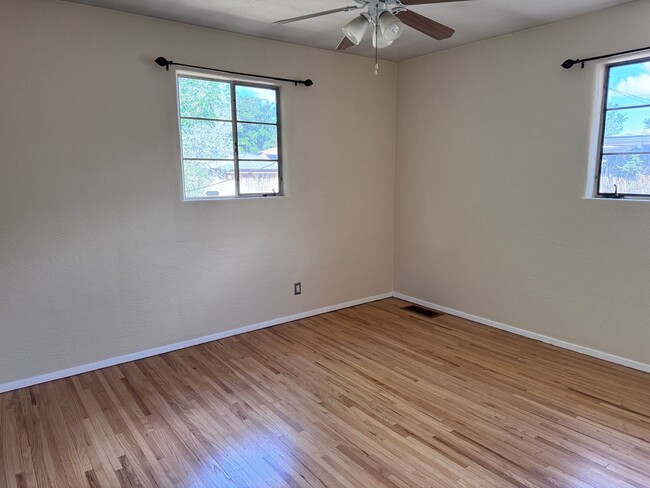 Building Photo - 3 Bedroom, 2 Bathroom Home near Washington...