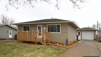 Building Photo - 1451 Manatt St