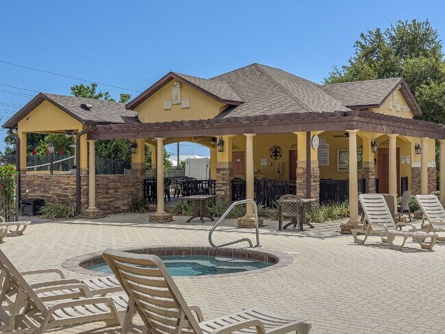 Building Photo - 3 bedroom, 2 bathroom townhome in Sonesta ...