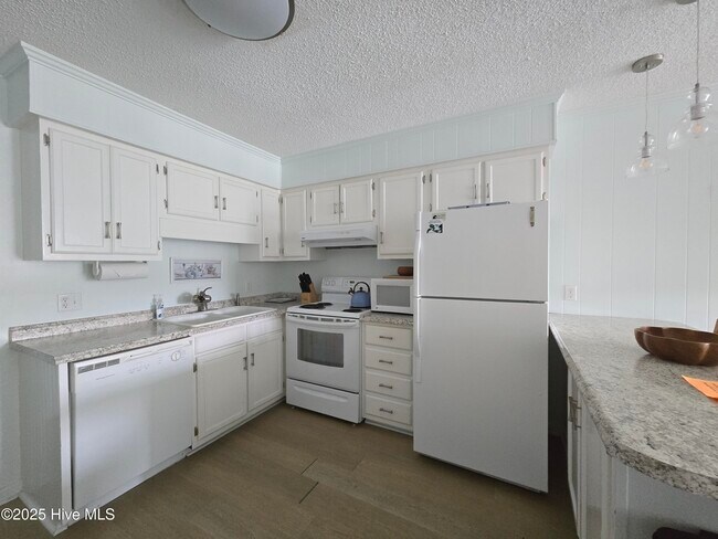 Building Photo - 301 Commerce Way