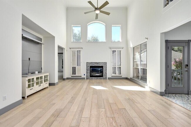 Building Photo - 10011 Brightling Ln