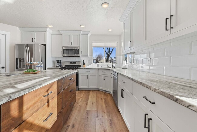 Building Photo - 2549 W Tango Creek Dr