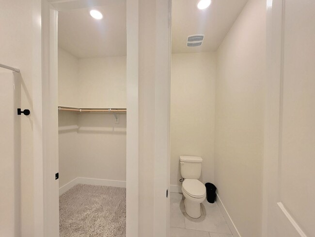 Building Photo - Modern Comfort in the Heart of SE Portland — 3 Bed, 2.5 Bath Home!