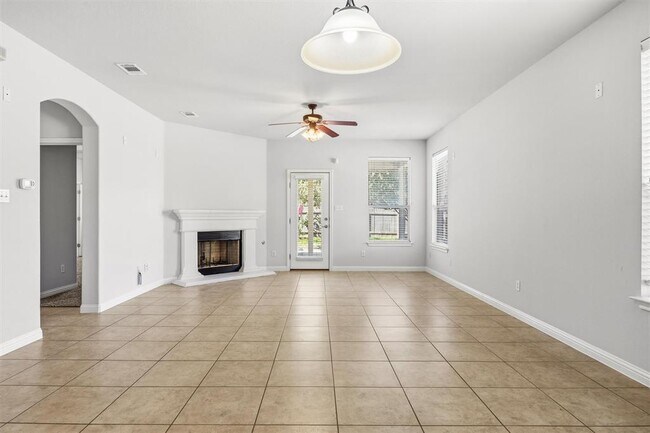 Building Photo - 101 Saddle Ridge Dr