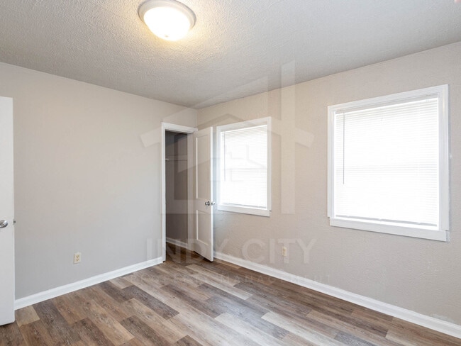 Building Photo - 2113 Medford Ave