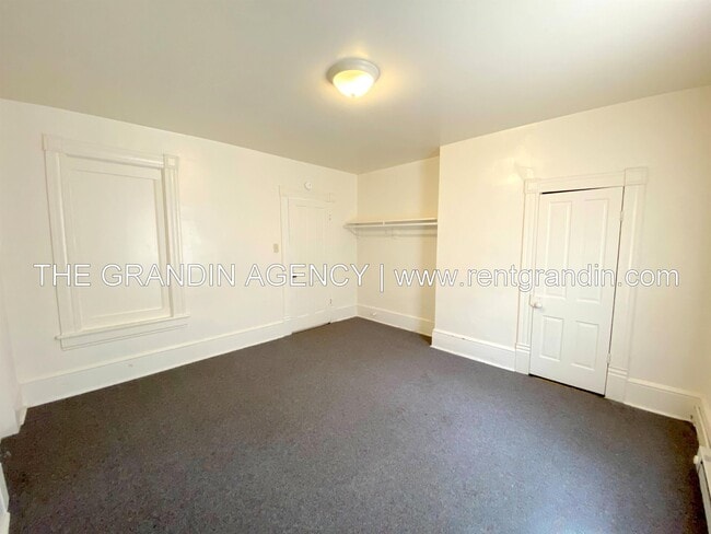 Building Photo - 909 13th St SE