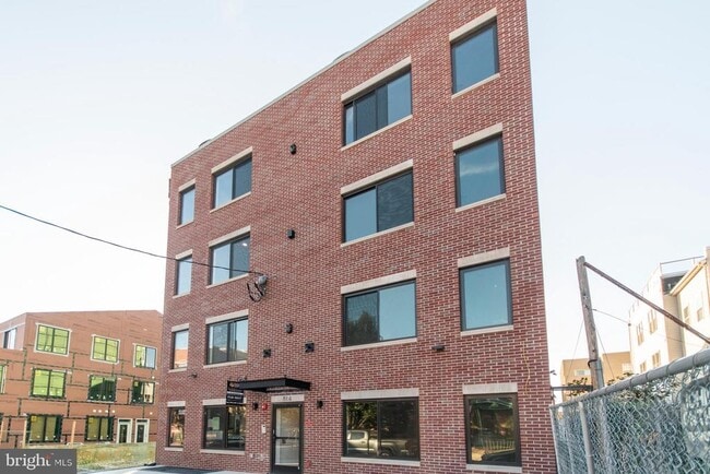 Building Photo - 814 N Uber St