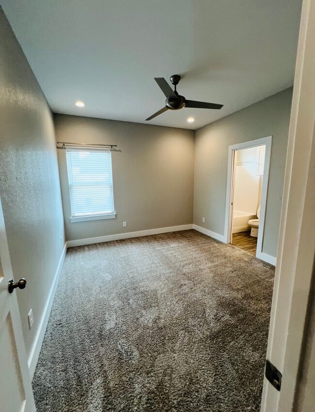 Building Photo - 308 Poplar St