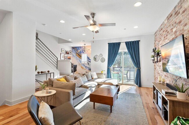 Building Photo - 7203 Bassett Ct