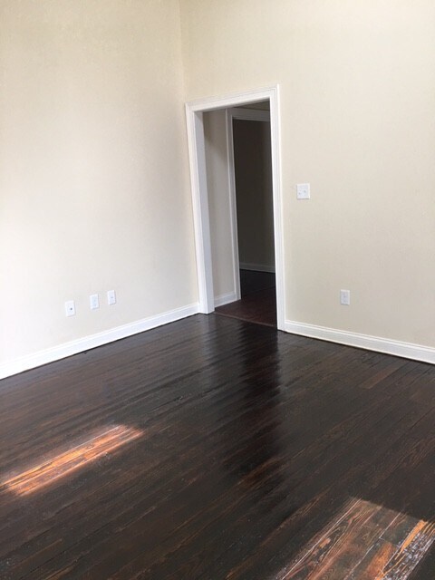 Building Photo - 623 Addison Ave