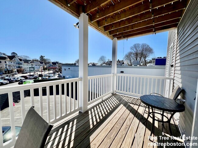 Building Photo - 8 Perkins St