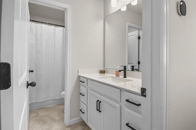 Building Photo - 166 Twistleaf Dr