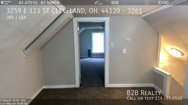 Building Photo - 3259 E 123rd St