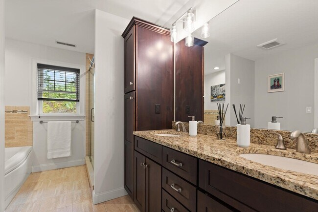 Building Photo - 10 Murray Ave