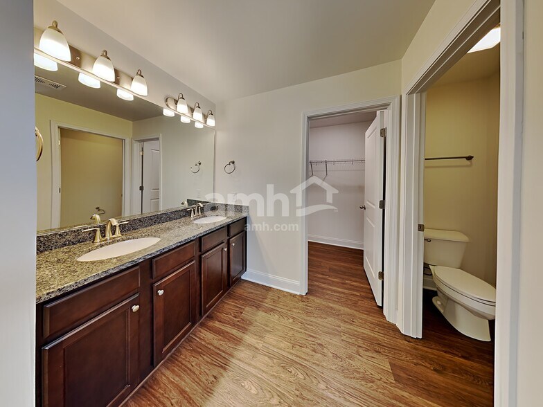 Building Photo - 5105 Jack Byrnes Dr