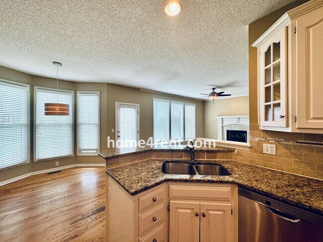 Building Photo - Fantastic South Overland Park Home in Blue...