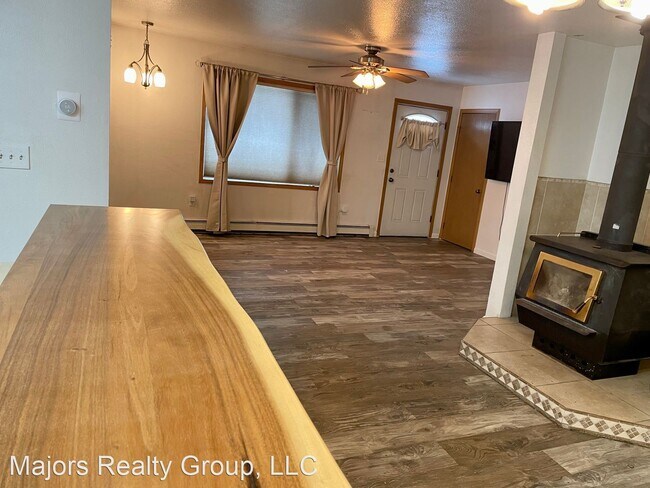 Building Photo - 4 br, 2 bath House - 1070 Oak Crest Crt.
