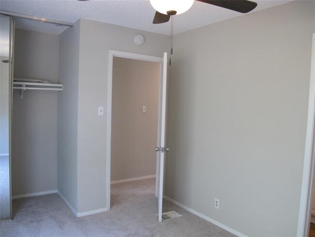 Building Photo - 509 Algerita Dr