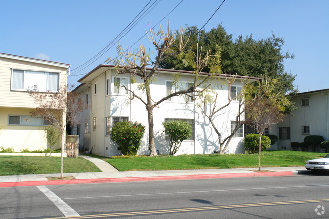 Building Photo - Chevy Chase Manor