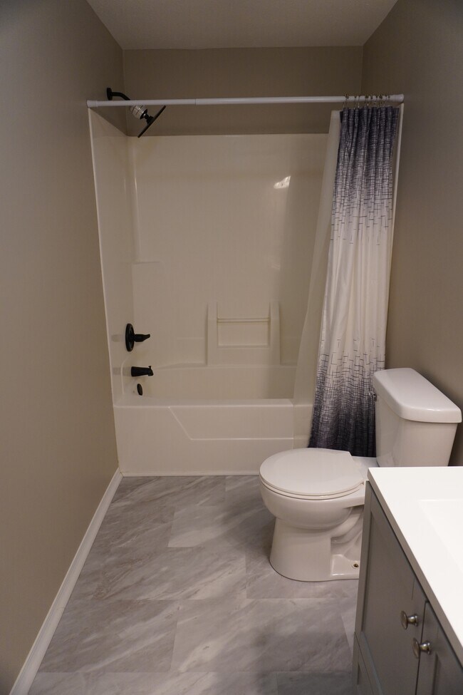 Building Photo - 37 Ems D22A Ln