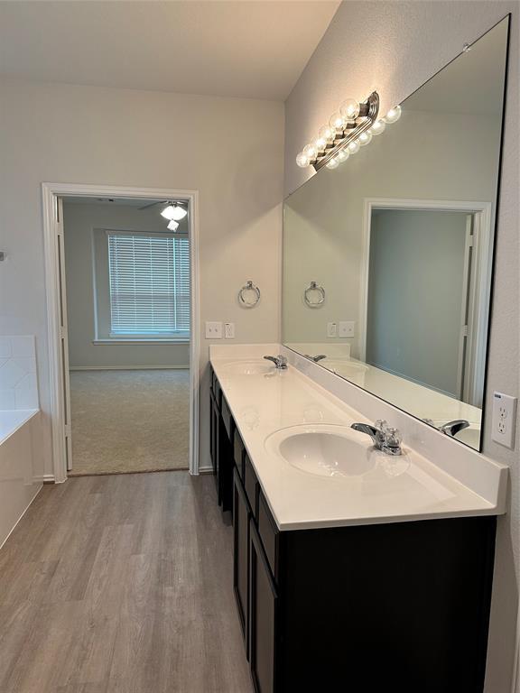 Building Photo - 652 Woodhaven Lks Dr