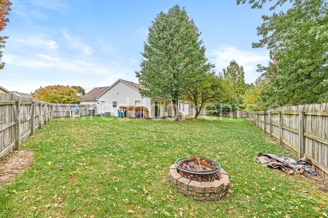 Building Photo - Cozy Fishers Home