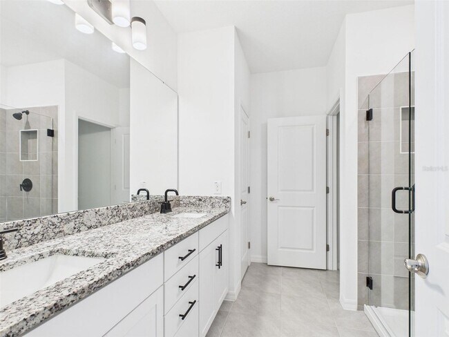 Building Photo - 2033 Emerald Springs Dr