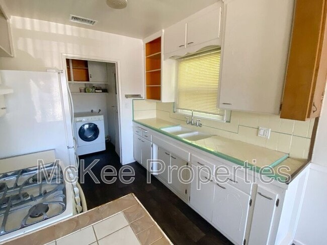 Building Photo - 8709 Elden St