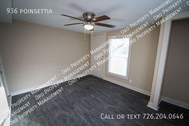 Building Photo - 936 poinsettia-