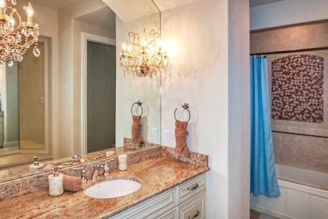 Building Photo - 1363 Oceanview Dr